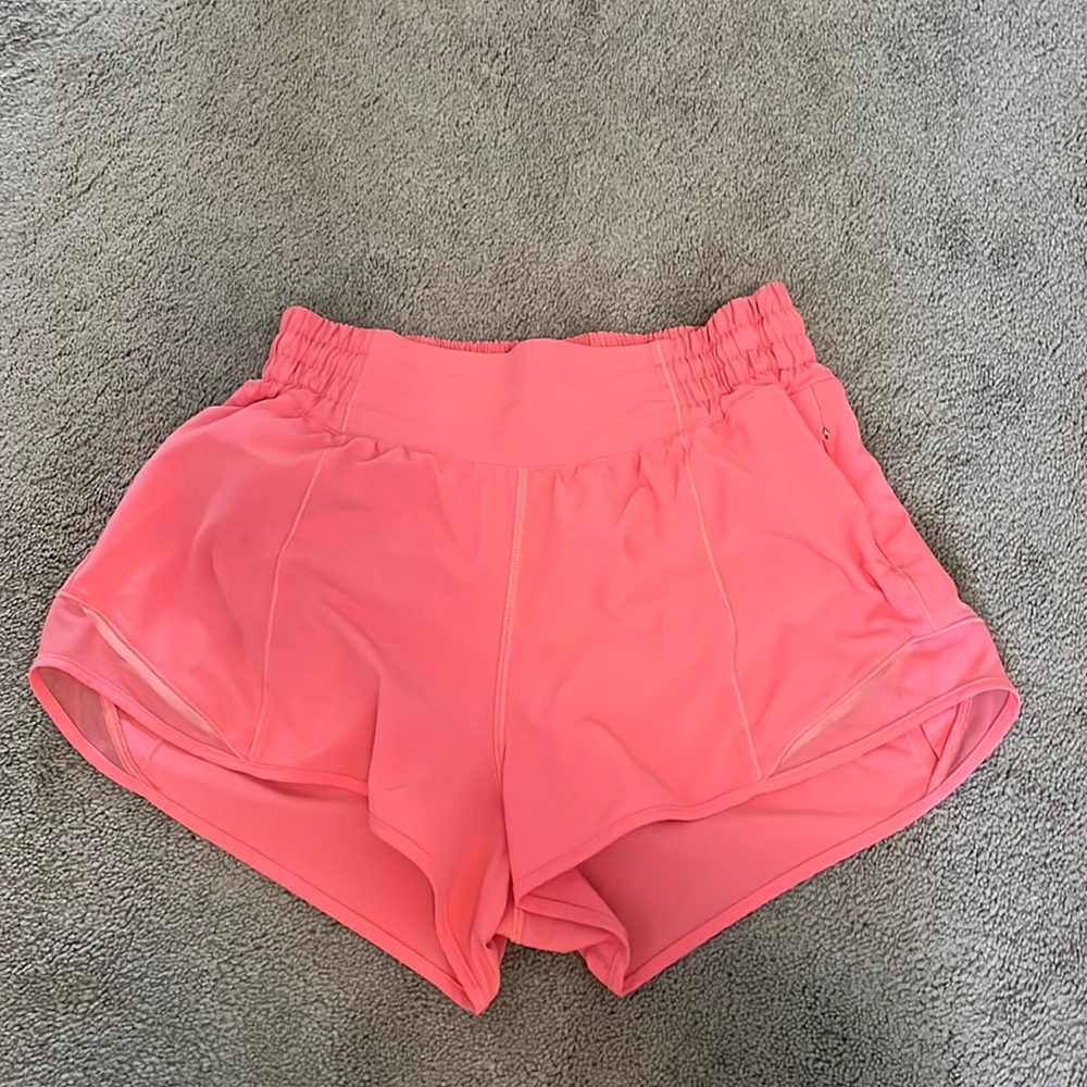 LULULEMON hotty hot shorts 2.5”